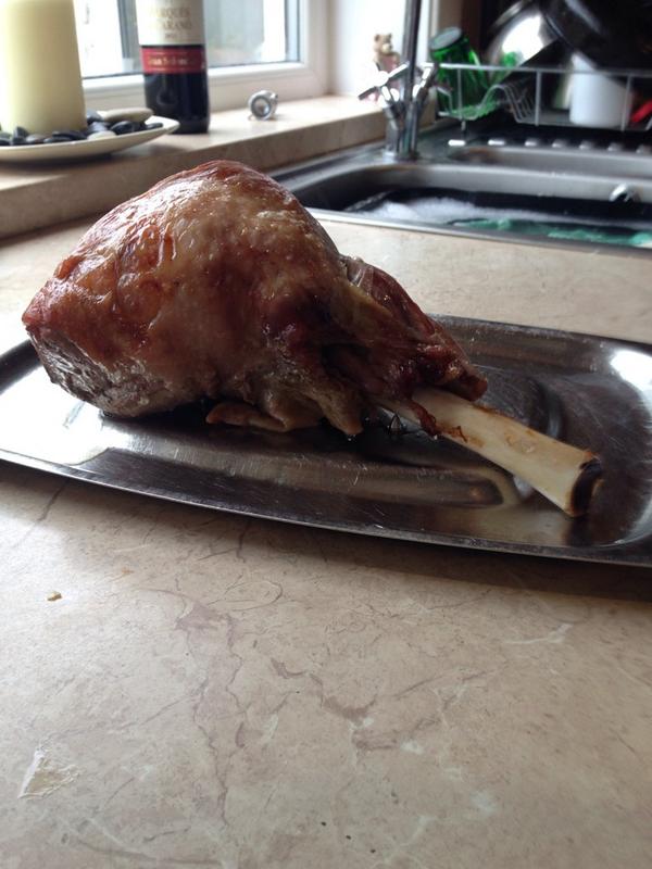 emzylu25's tweet photo. I could eat this now. As it is. Off the bone. Two veg not required. No problem...😛😛😛 http://t.co/9WJzFLbaFf