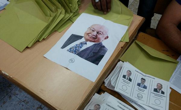 duygudemirdag's tweet photo. Boykotun da kreatifi var tabi:" Oy zarfından Erbakan çıktı" http://t.co/l2Y1PmIYRT #CBSecim http://t.co/wKVUnNnzt2