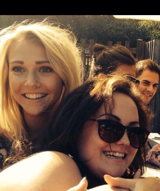 EmmaBaker23's tweet photo. @FionaCampbell14 miss yaaa chickadee 😘 #weekendapart #bestgally #LongDistanceRelationshipProblems http://t.co/7FxF6m6Z4g