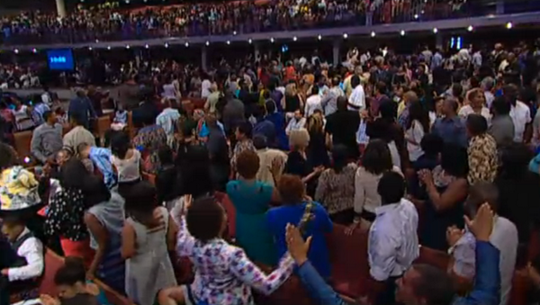 BishopJakes's tweet photo. Give God a VICTORY PRAISE! They that wait upon the Lord SHALL Renew their strength! #whenrightgoeswrong http://t.co/UwZGt98Lnm
