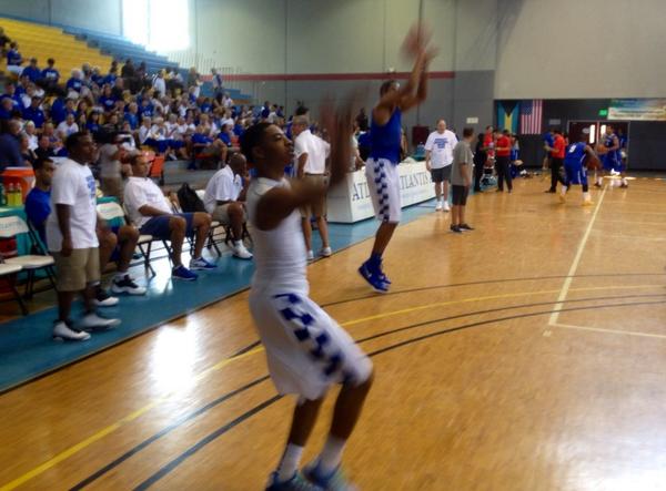 KyleTuckerCBB's tweet photo. 6-11 Karl Towns shooting threes, 5-9 Tyler Ulis works the midrange. Sounds about right. http://t.co/89UUgBYmPK