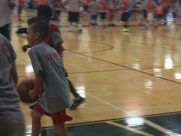 MarisaRod85's tweet photo. Showing off their skills while trying to break their tie during their tournament. @kroger @ProCamps @Procter_NGamble http://t.co/izwXl8zwbf