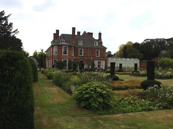 <a href="/SuttonBonHall/">SuttonBonington Hall</a> did the new husband &amp; wife proud yesterday after being let down by @TheWaltonHotel earlier this year.