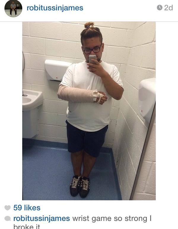 vvvvwvvenus's tweet image. *listens to "Look at Wrist" once*