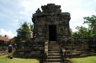 KONSEP_ID's tweet photo. Candi Ngawen : Magelang, Jawa Tengah http://t.co/3hqZqYsZUe