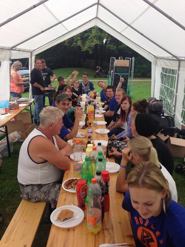 roblesrock's tweet photo. Ook dank aan iedereen die ons de afgelopen vier dagen geholpen heeft! http://t.co/pyol2cVZop