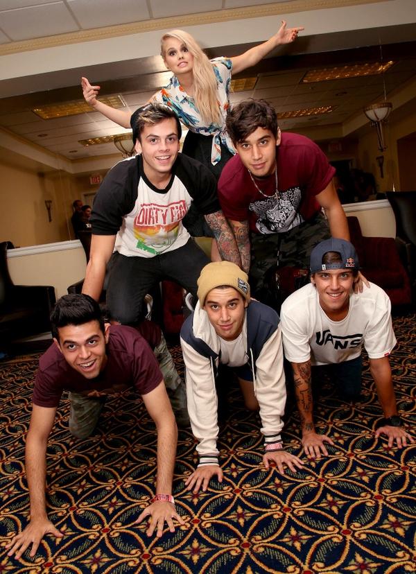 DebbyRyanGR's tweet photo. @DebbyRyan &amp; @janoskians |yesterday http://t.co/BGmm2Bu8qT