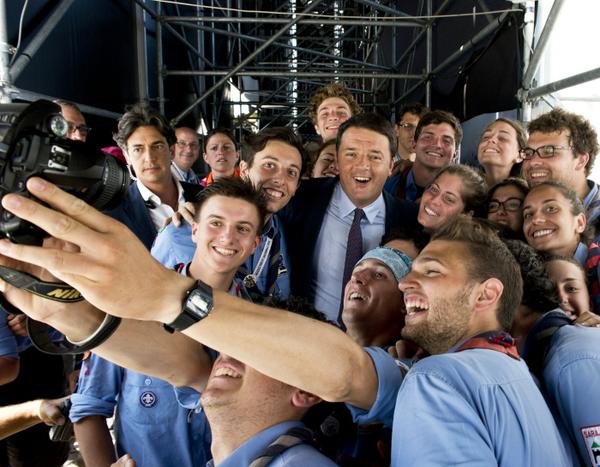 matteorenzi's tweet photo. Oggi a #SanRossore per la #routenazionale. Anche grazie al coraggio dei ventenni l' #italiariparte http://t.co/udaoJnb8Iu