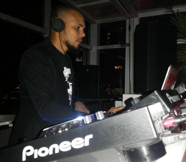 Another great night w/ @walshyfire #MajorLazer @skyroomnyc @LESSportsBar @chrystie141 Thank You!