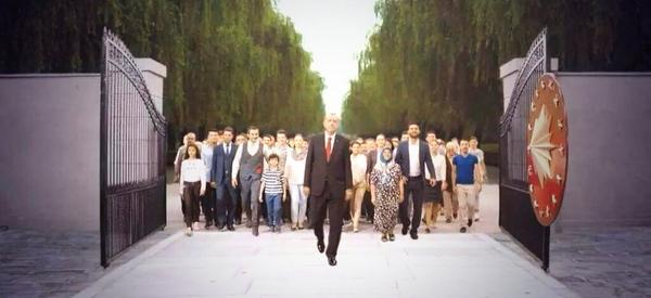 FatmaSahin's tweet photo. Bu kazanılan 9. seçim oldu.

Forslu kapı millete açıldı.

Hepsinde kazanan Türkiye oldu.

Tarih bunu böyle yazacak. http://t.co/R7XHmhgZ7u