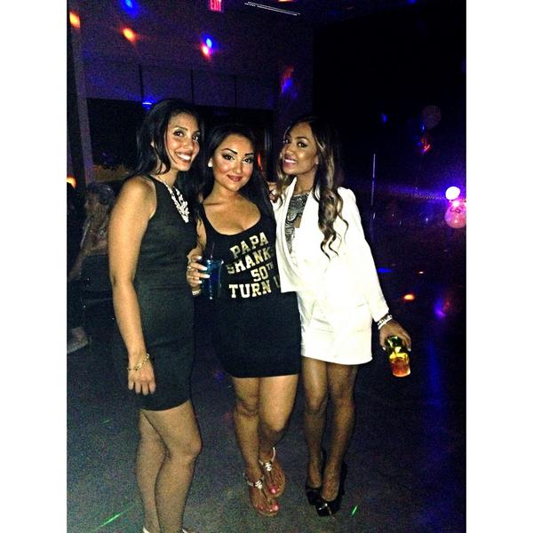 melindashankar's tweet photo. Surprise party success with these beauties😊 @KassyShanks http://t.co/vRSRMzLIxA