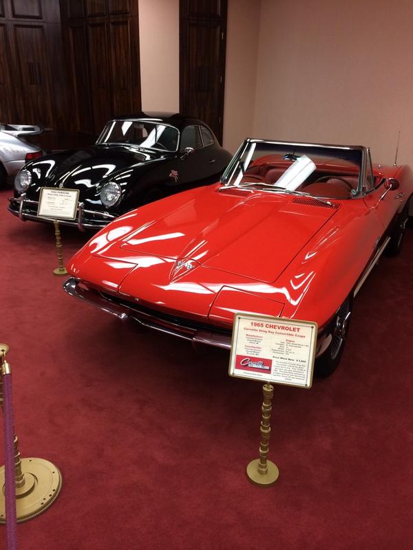 GoodwoodRRC's tweet photo. @Porsche 356a and @CorvetteRacing Sting Ray. Which sports car does it for you? #nethercuttcollection http://t.co/PlzIaDNrgG
