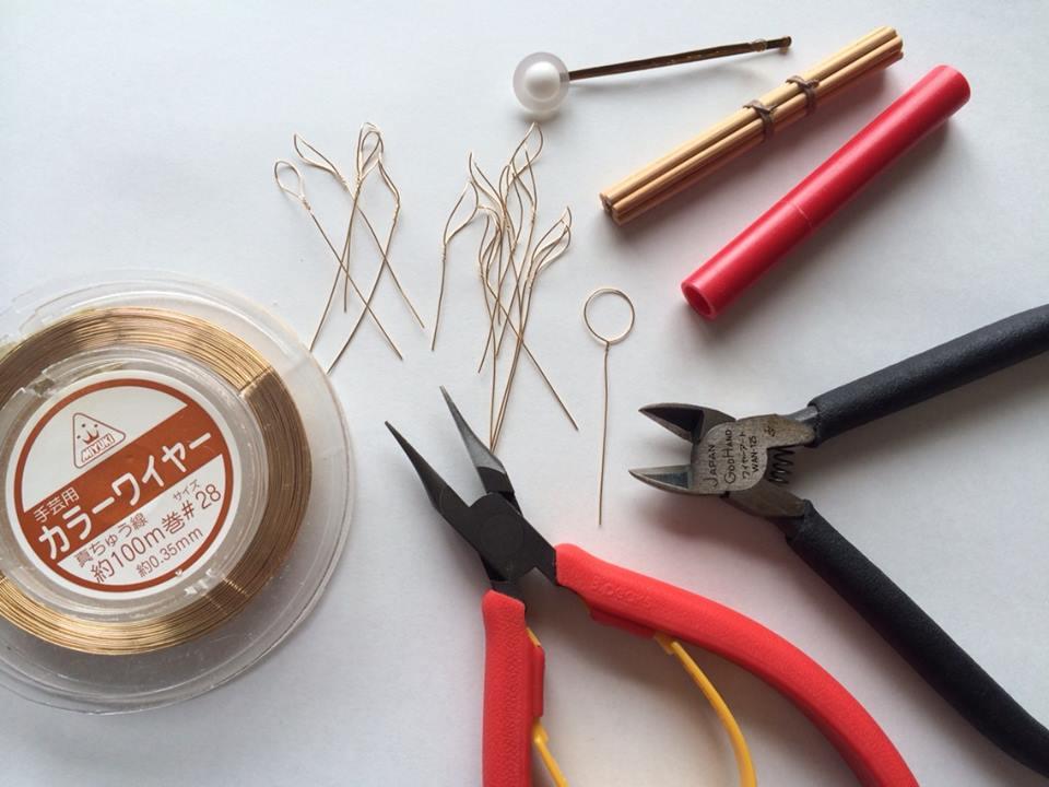 榮 Sakae マニキュアヘアピン詳細 ワイヤー 真鍮 28 線径0 35mm マニキュア マニキュアトップコート ヘアピン ボタン ラインストーン 接着剤 ボンド 竹串 ペンチ ニッパー ピンセット ドライヤー 発泡スチロールを