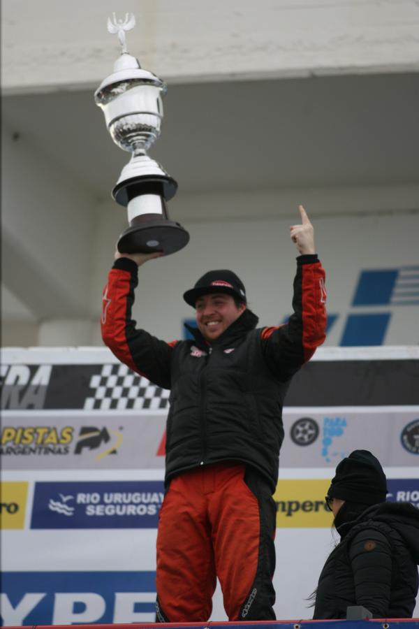 actcargentina's tweet photo. Felicitaciones @P_Costanzo ganador de TC Pista en el GP @Yaestasviajando de Olavarría http://t.co/tqxoDcmwYv