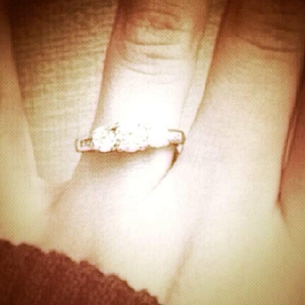 XxLittleMixPriv's tweet photo. Ring! 💍 Perrie<3 http://t.co/RUlnXbKH1S