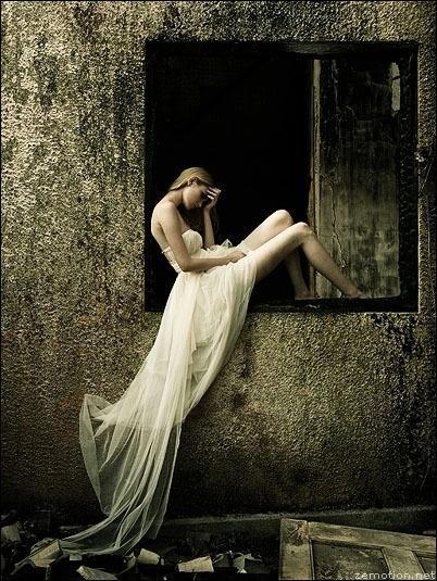 SnakeSepta's tweet image. *missing @TristSnow desperately, so even the pages of her Seven-Pointed Star cannot guide her from this shadow*