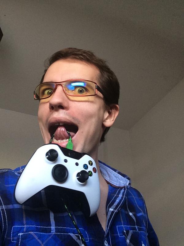 FURIOUSG_'s tweet photo. @ScufFrance I'm sexy and i know it #SCUFFIE http://t.co/dv0DtOXlBQ