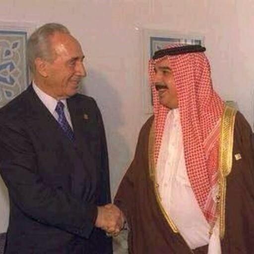 Bah_Dignity's tweet photo. المجرمين قتلة الاطفال وهادمي المساجد ومنتهكي الاعراض ومغتصبي الاوطان يصافحون بعضهم بكل مودة ومحبة

#غزة 
#كلنا_غزة http://t.co/Y76iwAD8xy