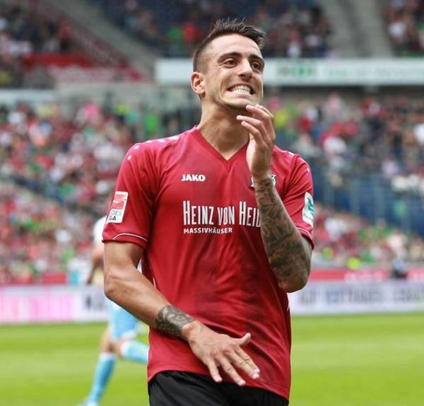 _A_GRO_'s tweet photo. @JoseluMato9  @Hannover96 NICE PIC MAN 😁😁😁 😜😜 #H96Rom http://t.co/CtWOTPRZKe