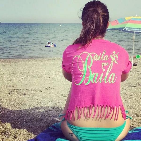 ElixabetRodr27's tweet photo. Fotaza de @martukiba en las playas de Almeria luciendo la camiseta de #BailaqueBaila #salsa #bachata #lovedance #bqb http://t.co/R6yChG8fNh