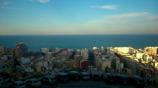 _30892's tweet photo. Desde el castillo con @lander_goi, @oiher19 y Hectorín. Para no perder la costumbre. Nos falta @ines_silver97 ;) http://t.co/Ooidym0gDH