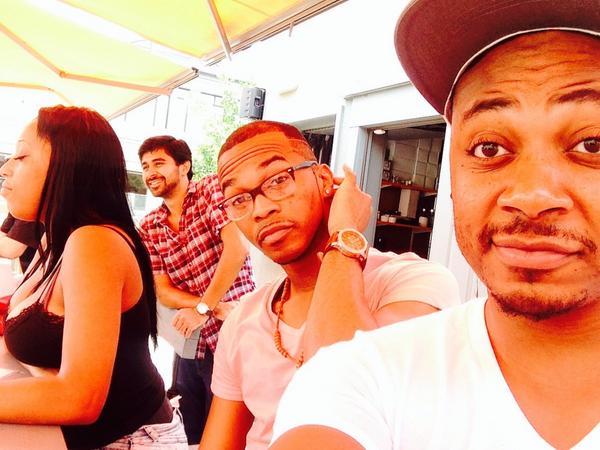 joeLIKEwhoaa's tweet image. so our waiter is bae. #creepmode