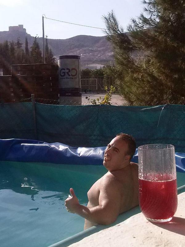 salvamula_23's tweet photo. Tarde de piscina y Mc http://t.co/dfTJ1O0Zk7