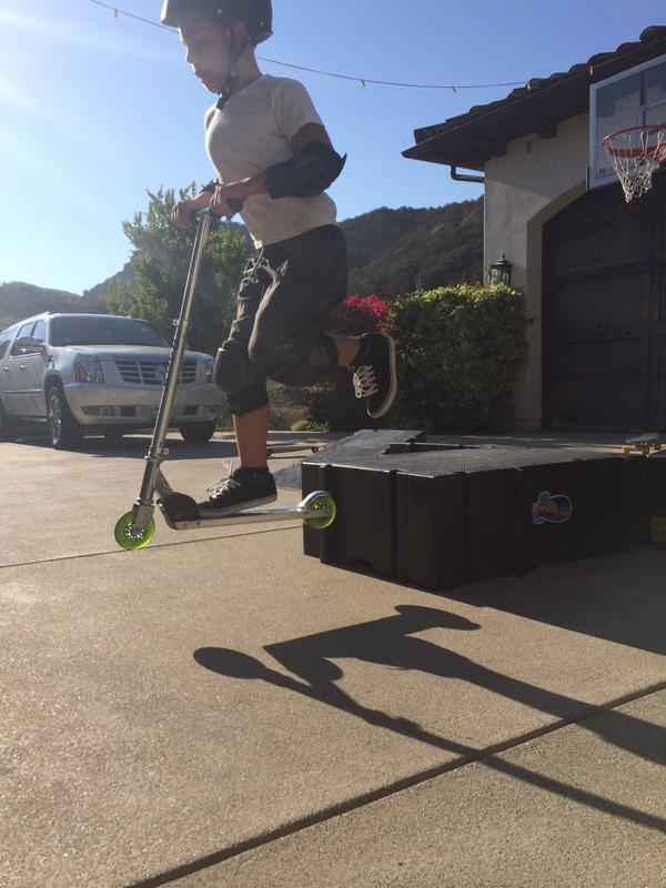 britneyspears's tweet photo. My own little @TonyHawk #ActionShot http://t.co/VLJXuJCuoA