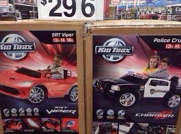 FunniestTrends's tweet photo. Walmart forever sneak dissin 😂😂😂... http://t.co/Eu8YwL5b8i