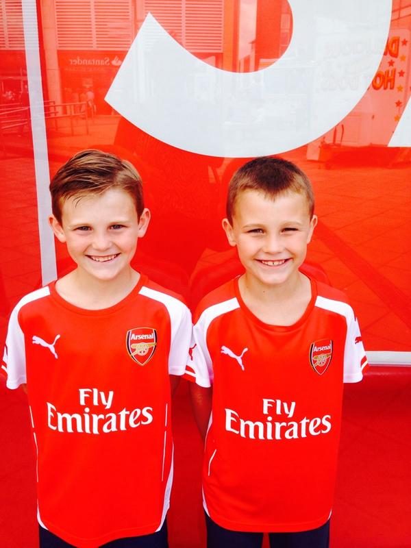 zoeroche's tweet photo. My 2 boys 😘 http://t.co/tUuPP1iay5