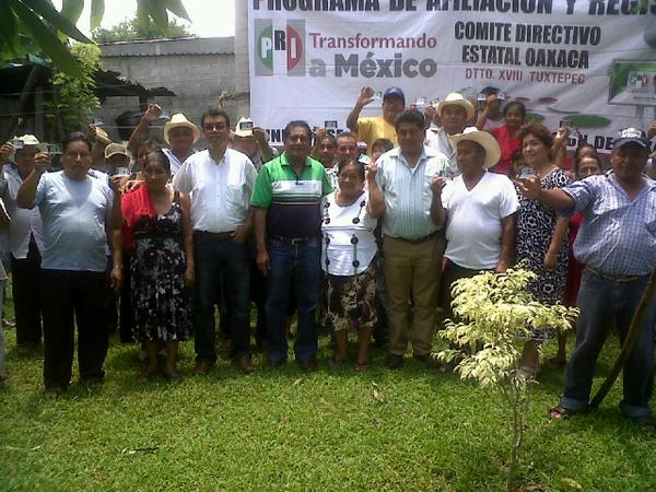 HectorA_Mafud's tweet photo. La acción del PRIOAX está en todo tiempo y lugar. AFILIACIÓN una realidad  AYONZINTEPEC

---
---
Enviado por WhatsApp http://t.co/Gvv2ZCVKYm
