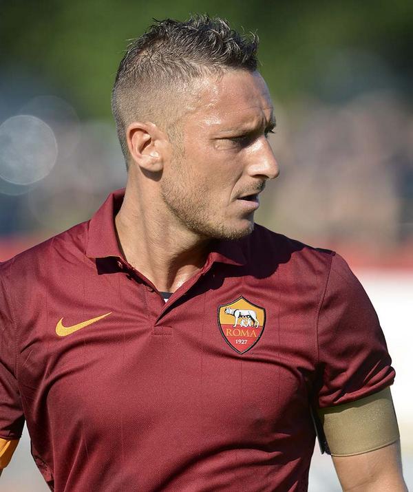OfficialASRoma's tweet photo. Roma-Eltendorf 5-0: gallery 

#RomaEltendorf #RomaAustria http://t.co/KaypSIZZU2