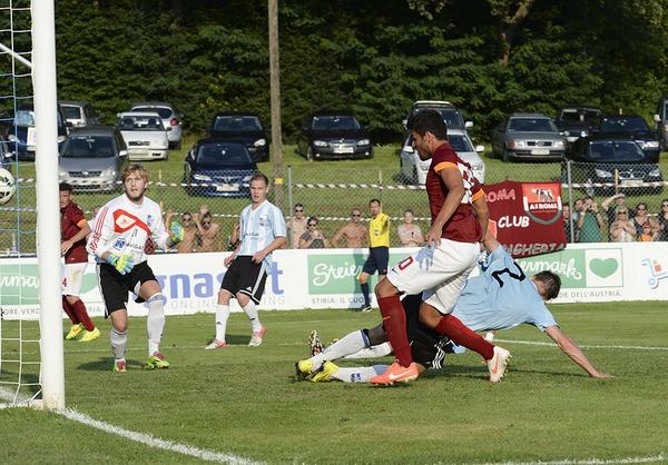 OfficialASRoma's tweet photo. Roma-Eltendorf 5-0: gallery 

#RomaEltendorf #RomaAustria http://t.co/KaypSIZZU2