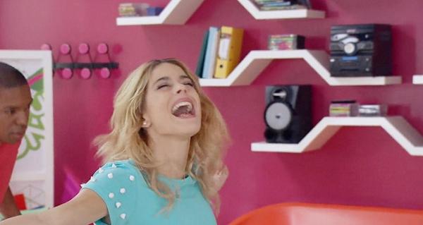 TStoesselITALIA's tweet photo. “@tinistaitaly: Hacer todo para superarse, y ser libre en este mundo IIeno de disfraces. ❤️👯🍃 http://t.co/ALanNrWsOo”