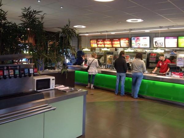 WilliamsonGav's tweet photo. How good are the Belgiens? Microwave in their fastfood restaurants! #customerservice http://t.co/2BYC9moEgs