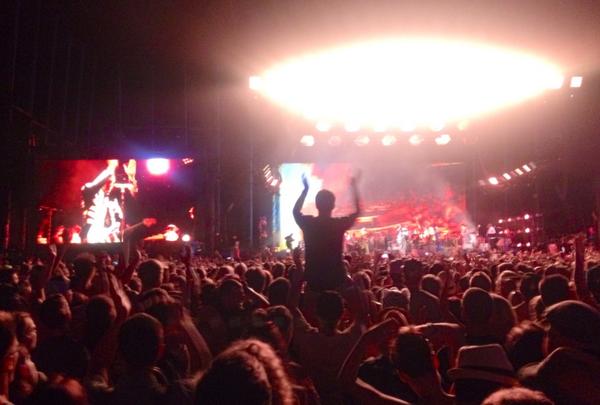 DiscorderRadio's tweet image. Hands up way up for @ArcadeFire @SquamishFest #vmsquamish #CanadianLegends @CiTRradio @DicorderMag @Waderadio