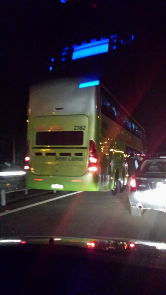 RicardoLEsp's tweet image. Choque x alcance entre turbus y 3 autos n dirección a Stgo por #ruta68 casi llegando a salida Maria pinto. @biobio