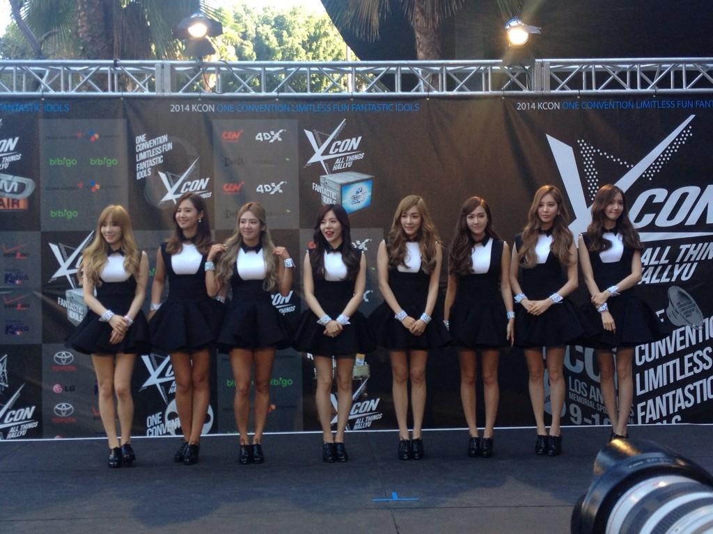 [PIC][07-08-2014]SNSD khởi hành đi LA để tham dự "KCON 2014" vào hôm nay - Page 3 But34szCMAA8bKZ