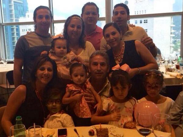 Jorge_Domene's tweet photo. Celebrando un año más de vida acompañado de mi familia, gracias por sus felicitaciones y buenos deseos. http://t.co/k9U4KzHxef