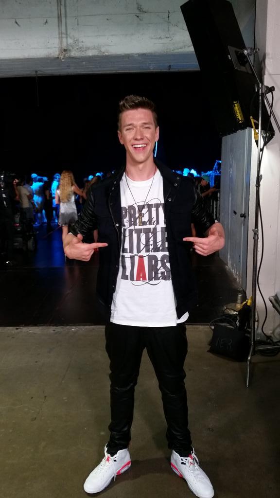 CollinsKey's tweet image. RT for a FOLLOW! Just got off stage at the #TeenChoiceAwards