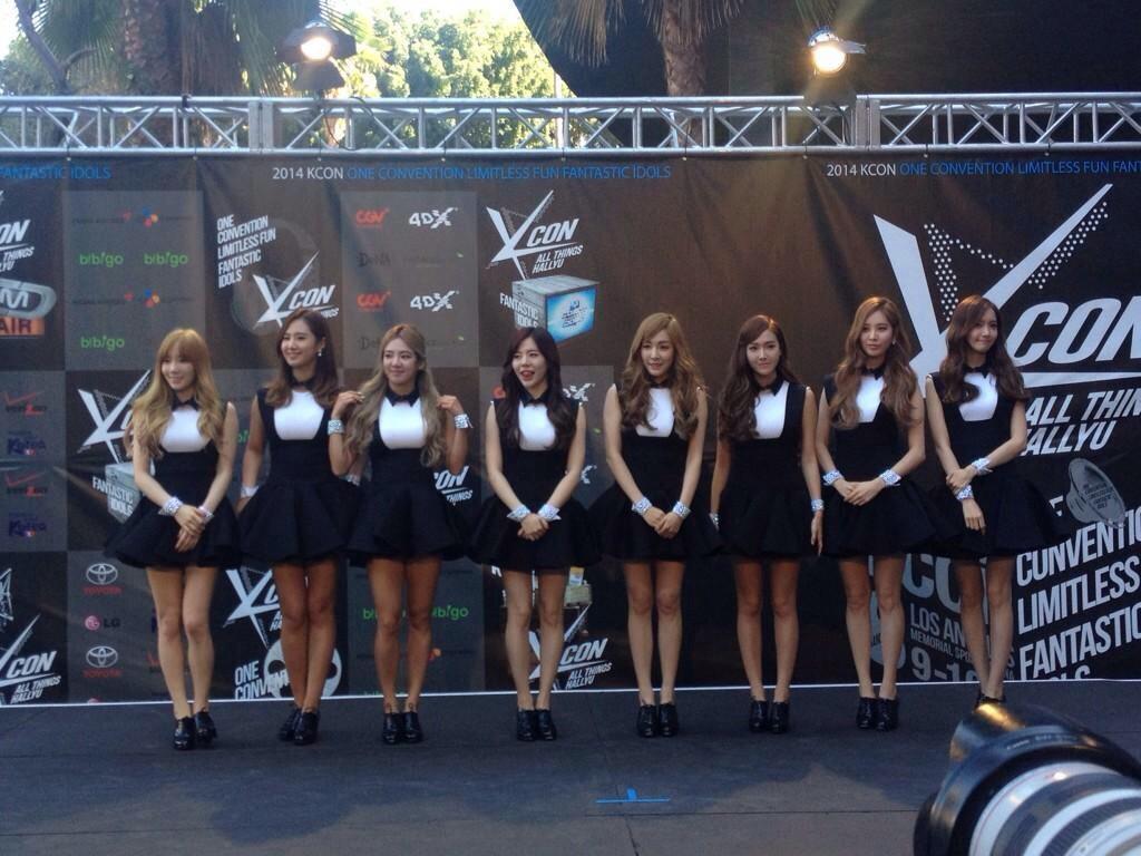 [PIC][07-08-2014]SNSD khởi hành đi LA để tham dự "KCON 2014" vào hôm nay - Page 3 But6dsuCYAEPaeh