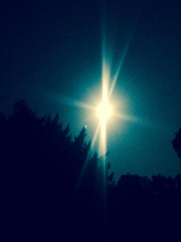 RetiredMatchmkr's tweet photo. #Holland #SuperBloodMoon #Beautiful #fullmoon #romantic #armagedeon http://t.co/9ehtRZ91rl