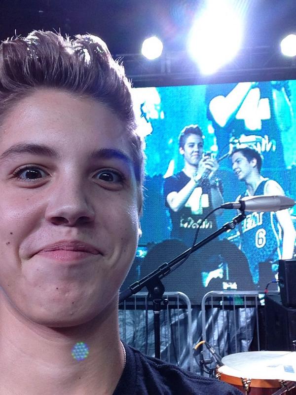 MatthewEspinosa's tweet photo. Live from the tcas lmfao http://t.co/6b7tQ0BTCL