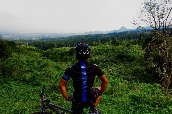 eight bolt tweet media