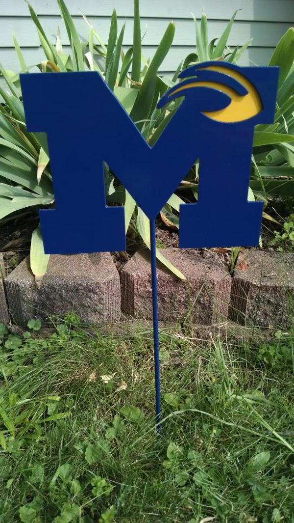 Summit_Metal's tweet image. We made a 2 layer yard marker for them too! #michigan #wolverines summitmetaldesigns.com