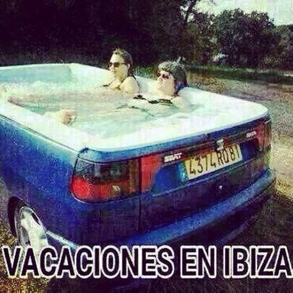 PostureoEspanol's tweet photo. NOS QUEJAMOS DE LA CRISIS, PERO TODO EL MUNDO SE PUEDE PERMITIR UNAS VACACIONES EN IBIZA. http://t.co/aR76ev0BGg