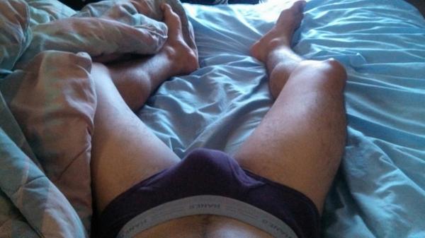 TheRealXairo's tweet photo. Asi es como despierto en domingo #agusto #underwear #bulge #legs #bed #relax #sexy #hot #fit #twink #yummy http://t.co/6AY7qDj4mh