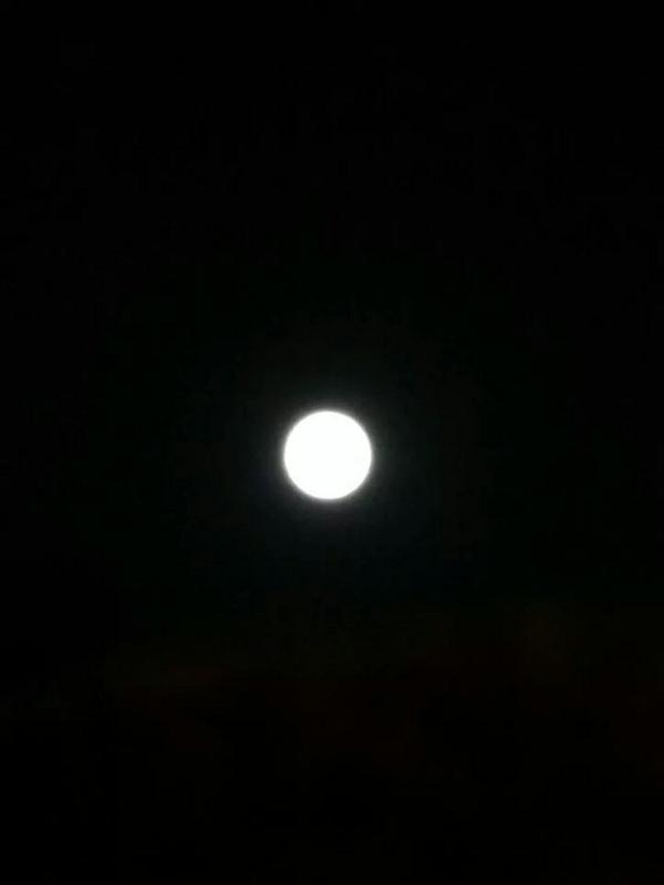 GuideDubrovnik's tweet photo. #supermoon above #dubrovnik #2night http://t.co/9xPpmoDWZg