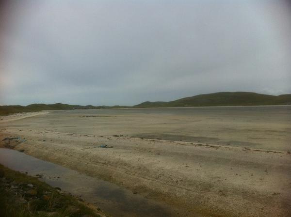 GregQuinnAodhan's tweet photo. Believe it or not this is the runway at the airport on the Isle of #Barra #visitscotland #amazingairfields http://t.co/LPZCgnzwKp