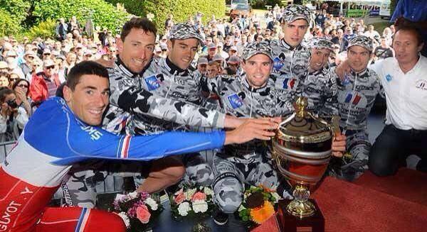 PrunetaLaurent's tweet photo. Armée de Terre fête sa victoire a la Coupe de France DN1 @Beune77 #twittcyclos #ArméeDeTerre http://t.co/8BCurdoT2v